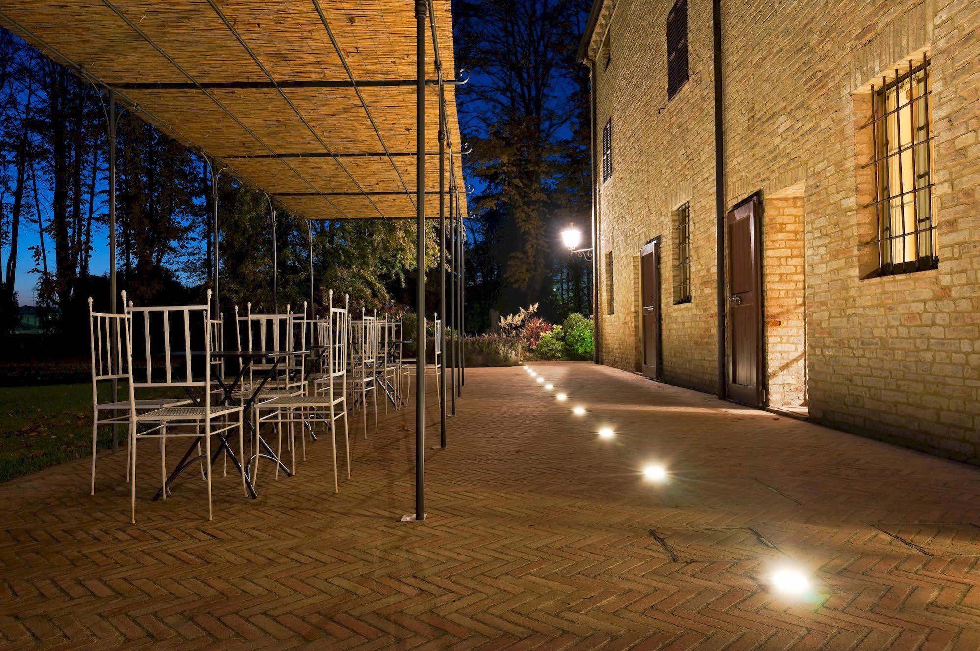 Locanda Del Re Guerriero San Pietro in Cerro Exteriör bild